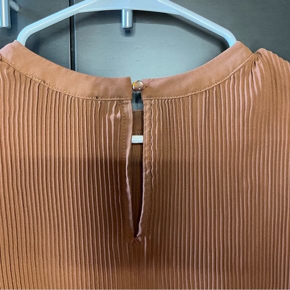 Flowy Blouse - Picture 6 of 6